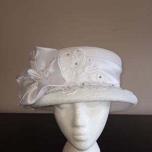 Hi's White Hat with Designed Rim